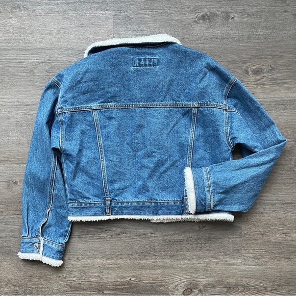 Forever 21 cropped Denim Jacket with Sherpa trim - Picture 4 of 5